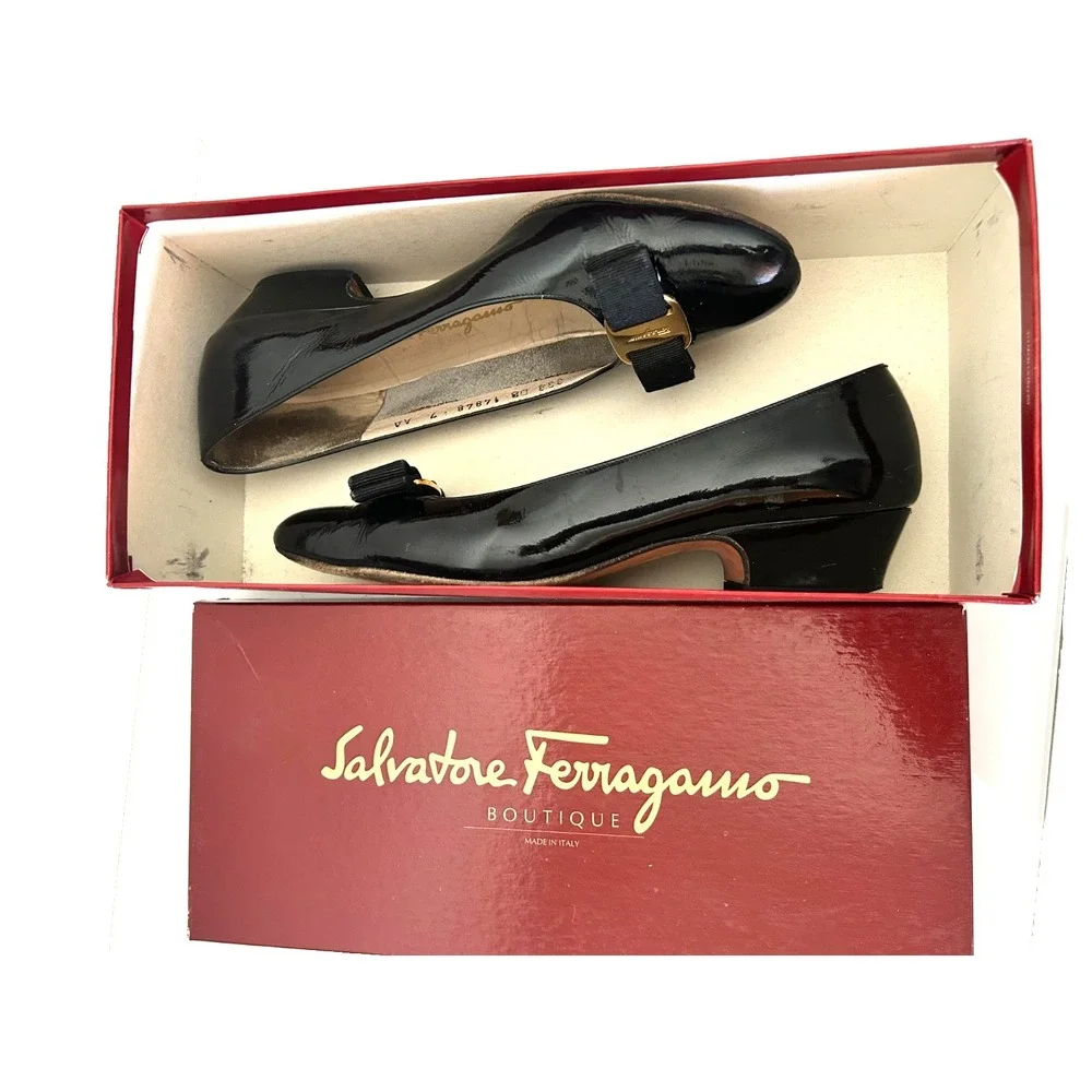 Salvatore Ferragamo Black Patent Leather Low Heel Lillaz Pumps Size 7 AA